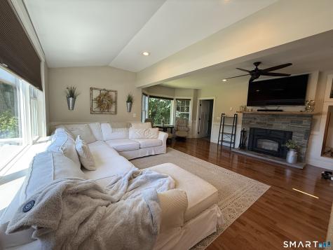 3 Middle Street Waterford CT 06385