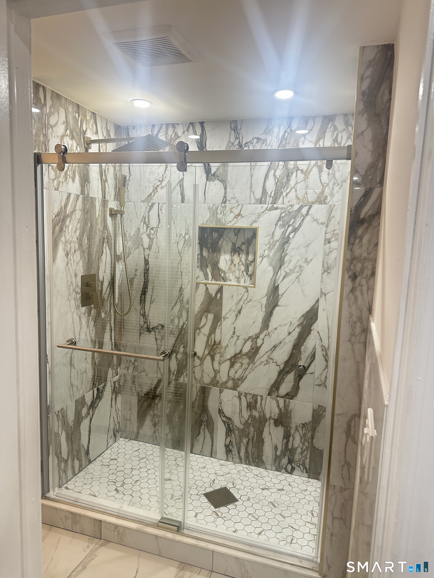 18 Walsh Street Bloomfield CT 06002