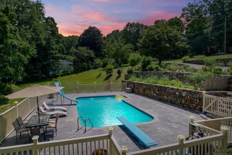 11 Ariel Road Woodbridge CT 06525
