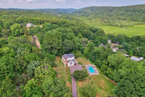 11 Ariel Road Woodbridge CT 06525
