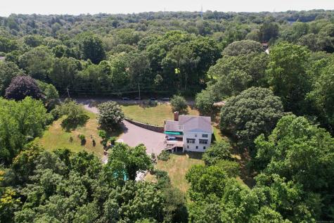 11 Ariel Road Woodbridge CT 06525