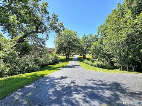 14 Brae Loch Way Shelton CT 06484