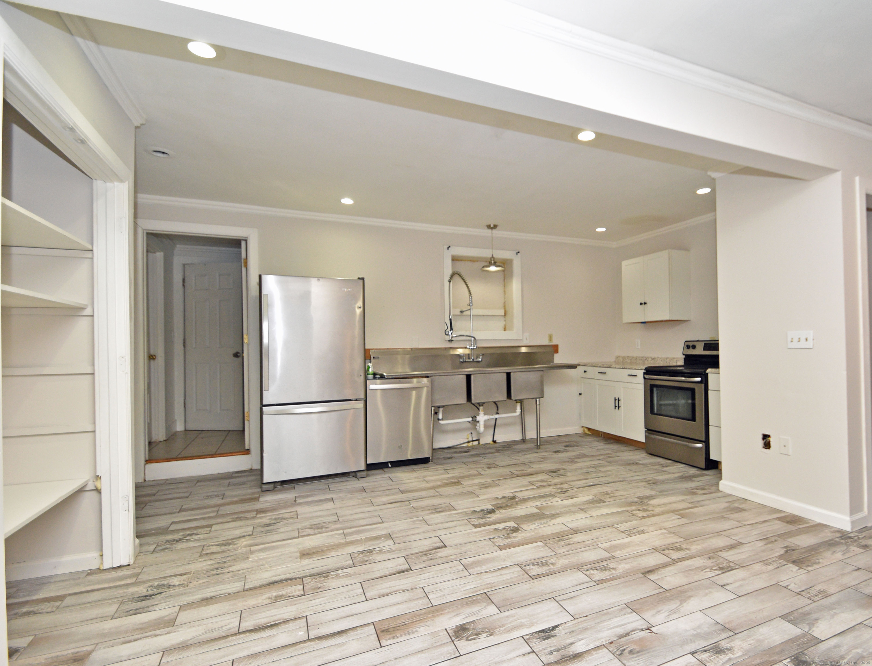 385 Broad Street New London CT 06320