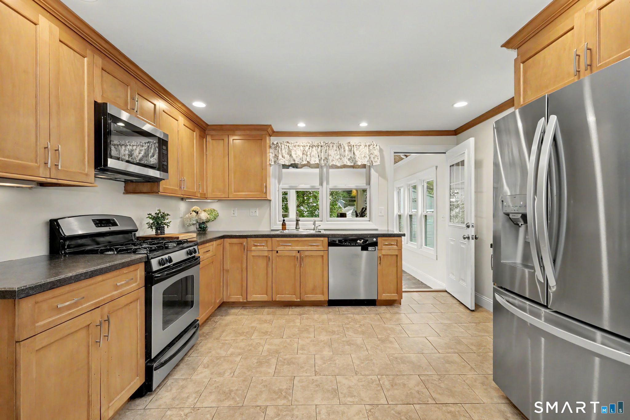 889 Wilcoxson Avenue Stratford CT 06614