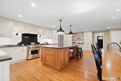 5 Dominique Lane Simsbury CT 06070