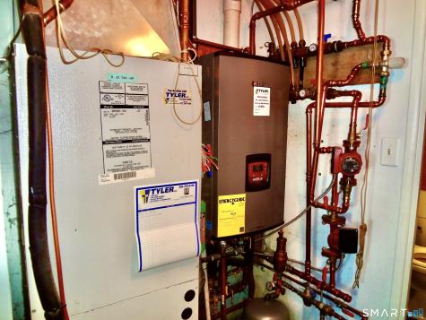 4 Beverly Drive Ansonia CT 06401