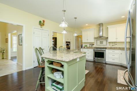 10 Heritage Road Putnam CT 06260