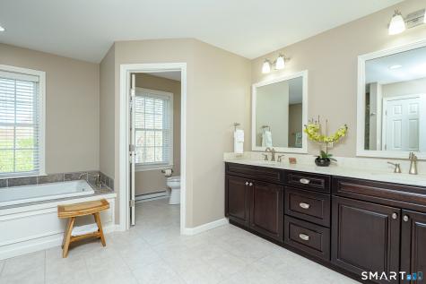 10 Heritage Road Putnam CT 06260