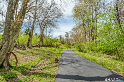 10 Heritage Road Putnam CT 06260