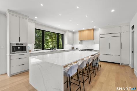 8 Holly Lane Newtown CT 06470