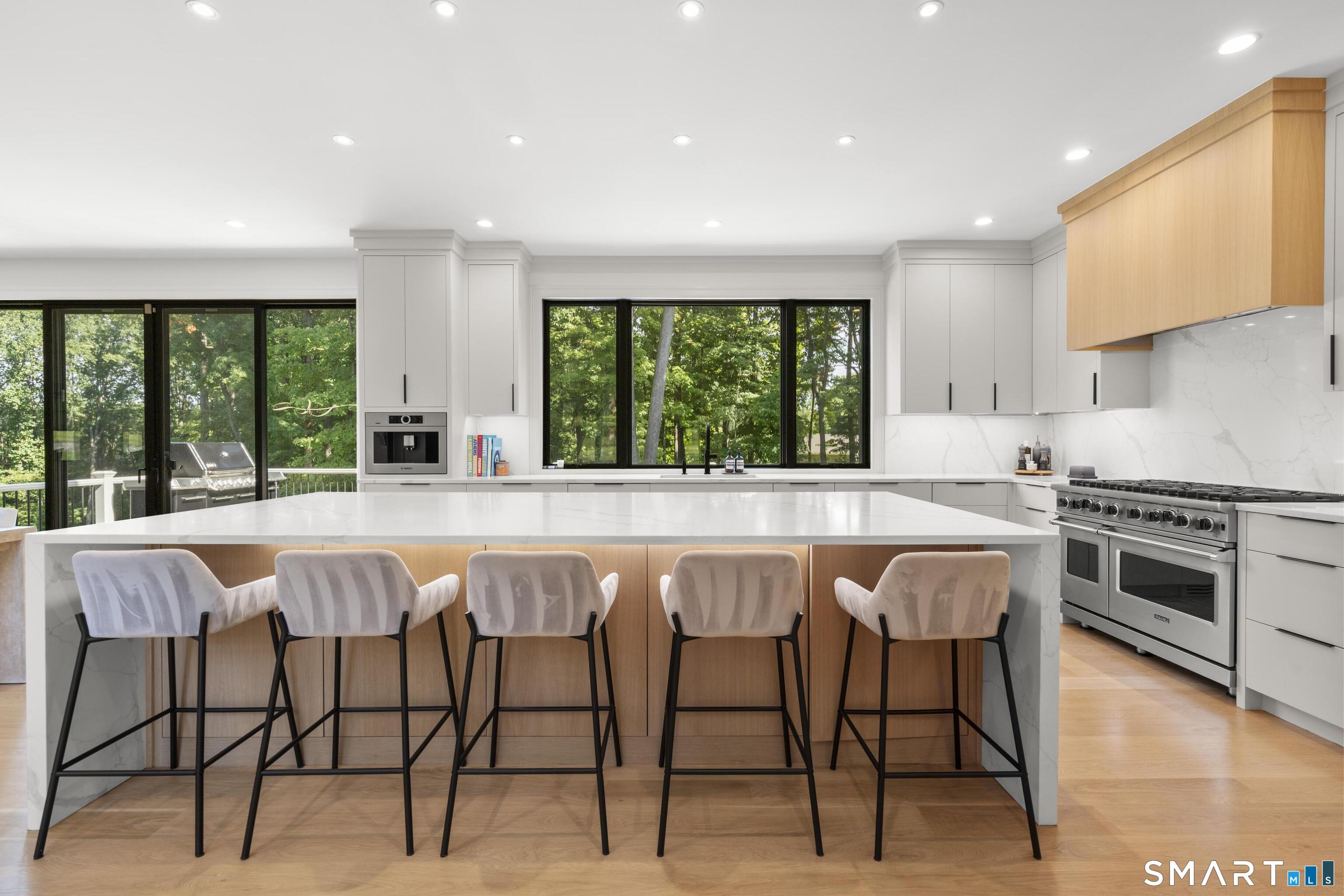 8 Holly Lane Newtown CT 06470
