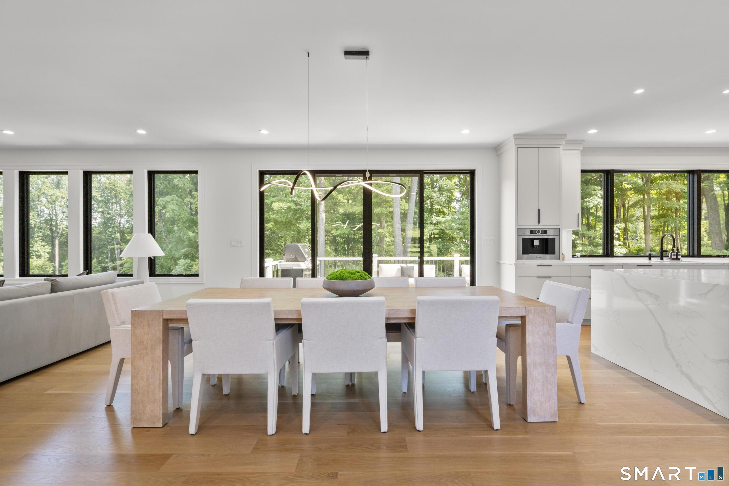 8 Holly Lane Newtown CT 06470