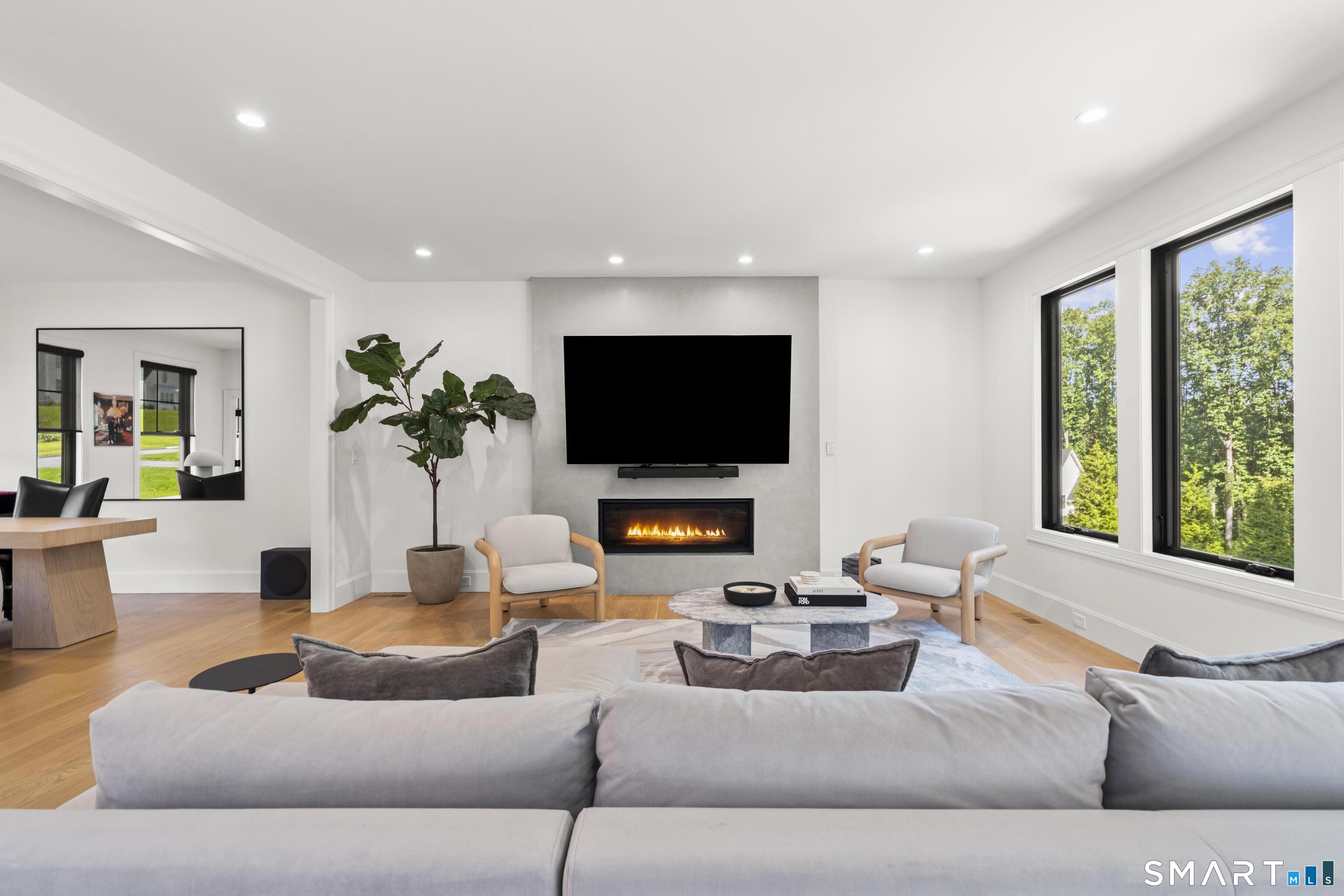 8 Holly Lane Newtown CT 06470