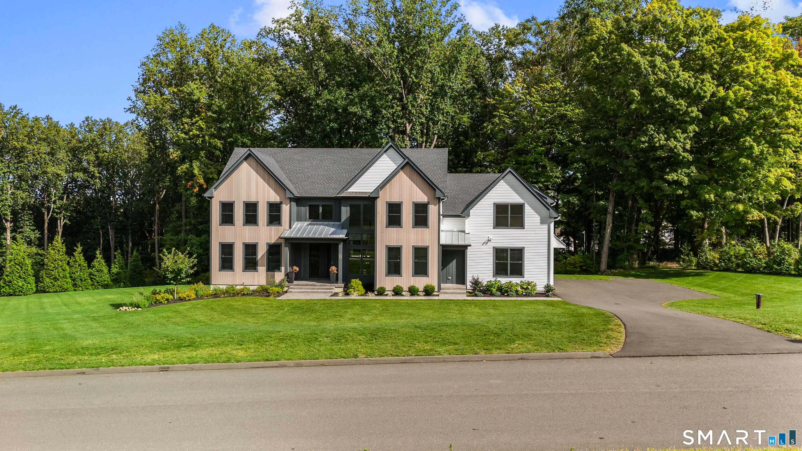 8 Holly Lane Newtown CT 06470