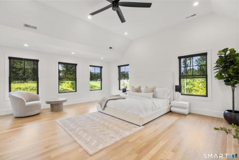 8 Holly Lane Newtown CT 06470