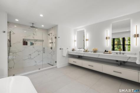 8 Holly Lane Newtown CT 06470