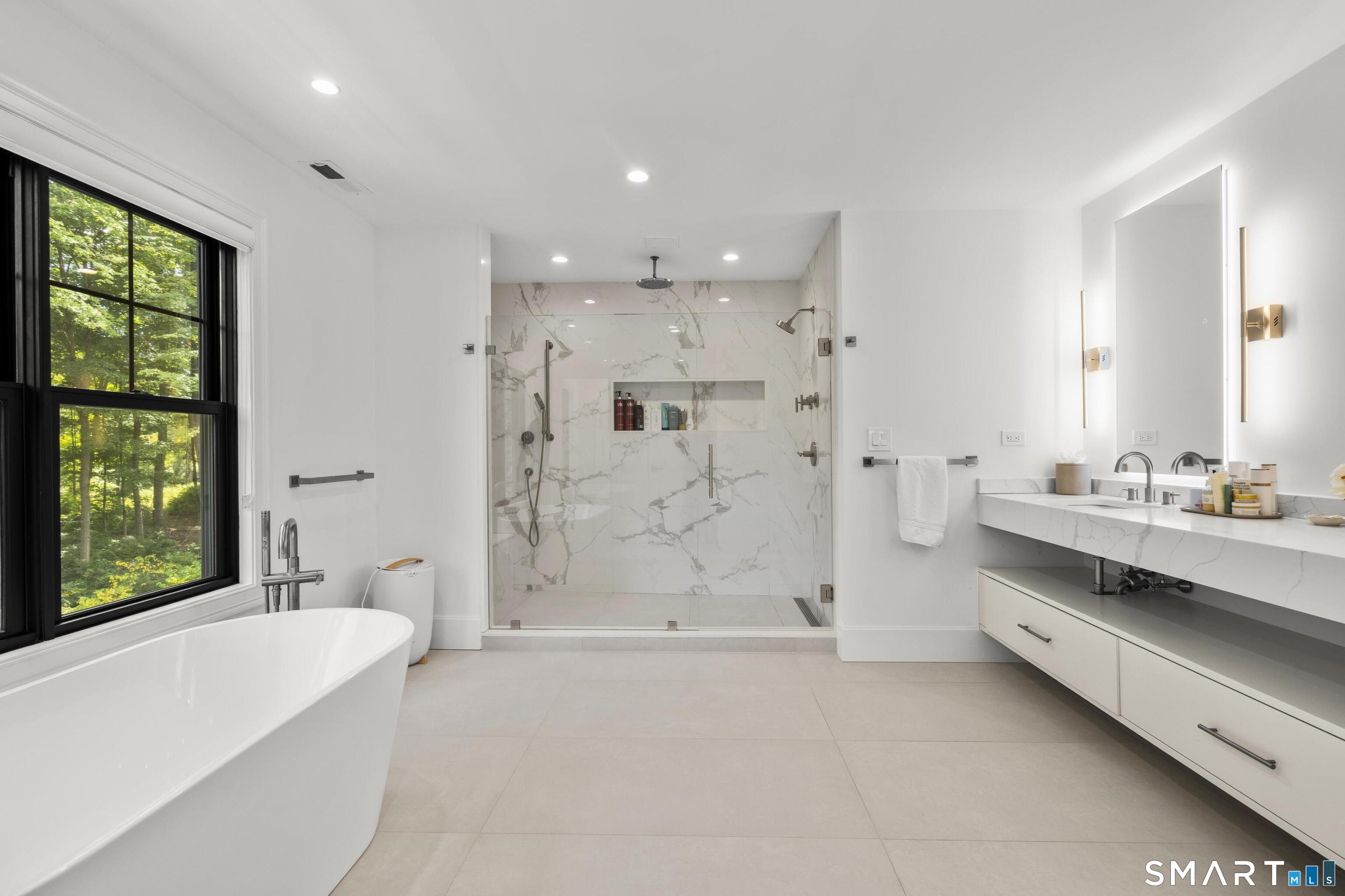 8 Holly Lane Newtown CT 06470