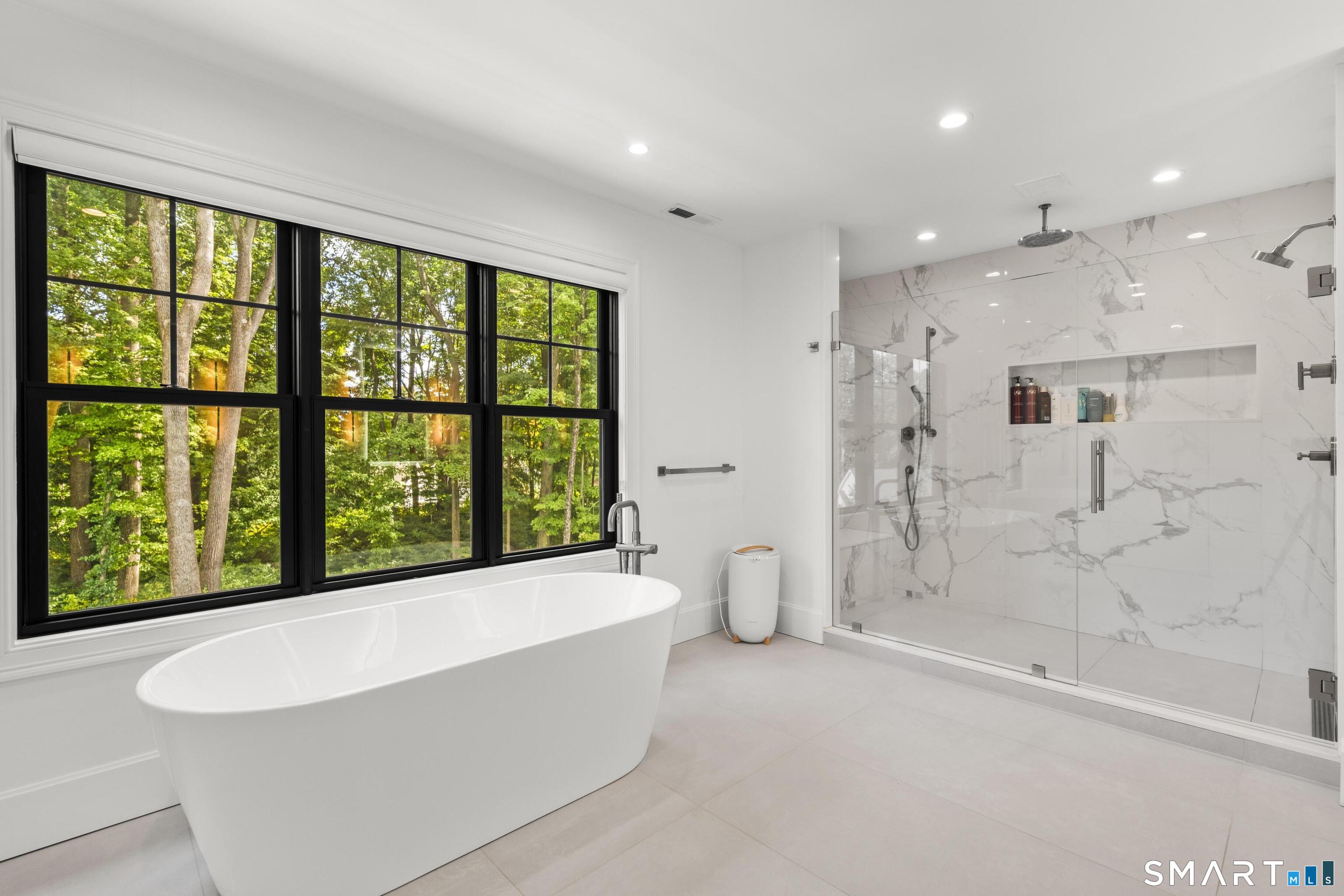 8 Holly Lane Newtown CT 06470