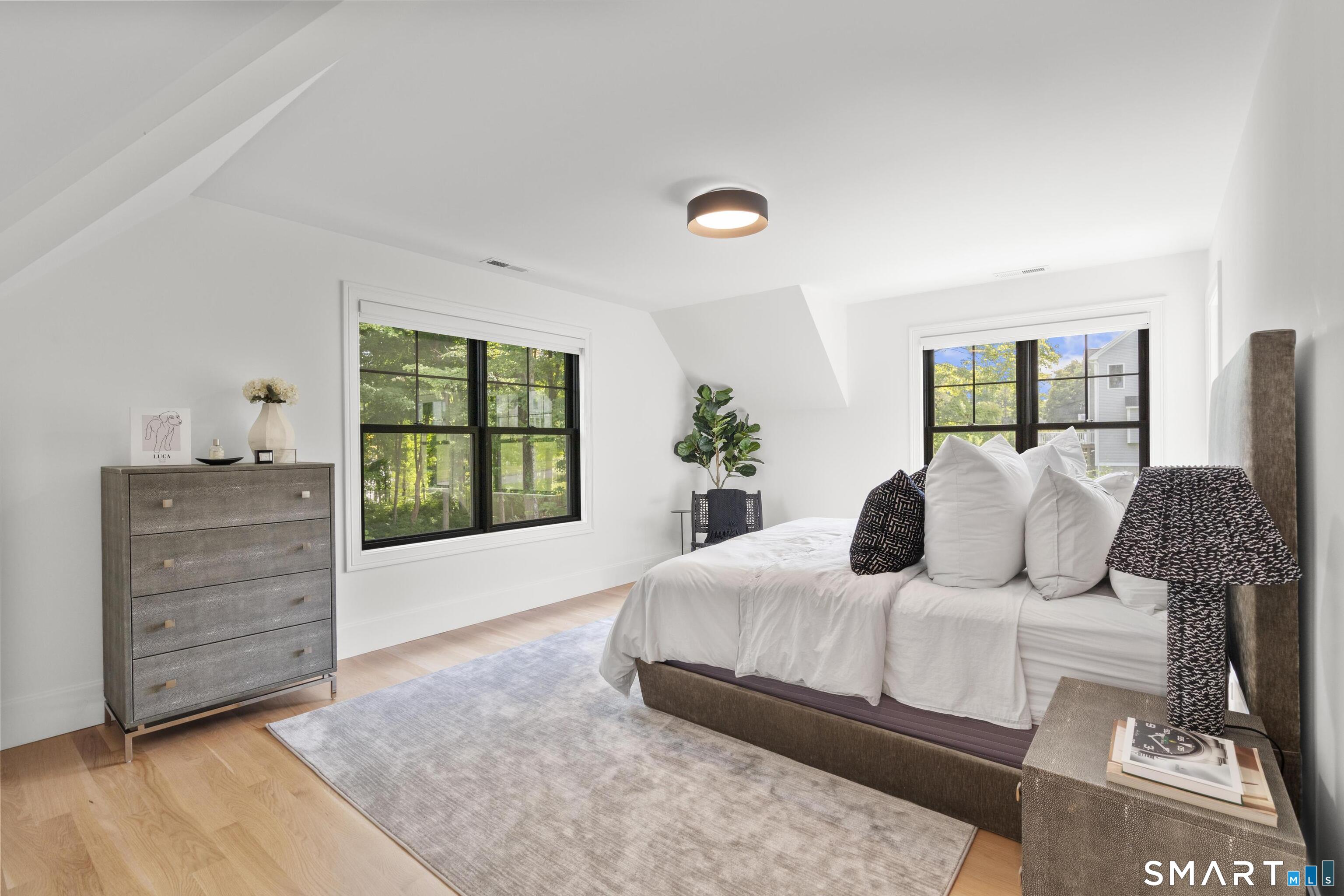 8 Holly Lane Newtown CT 06470