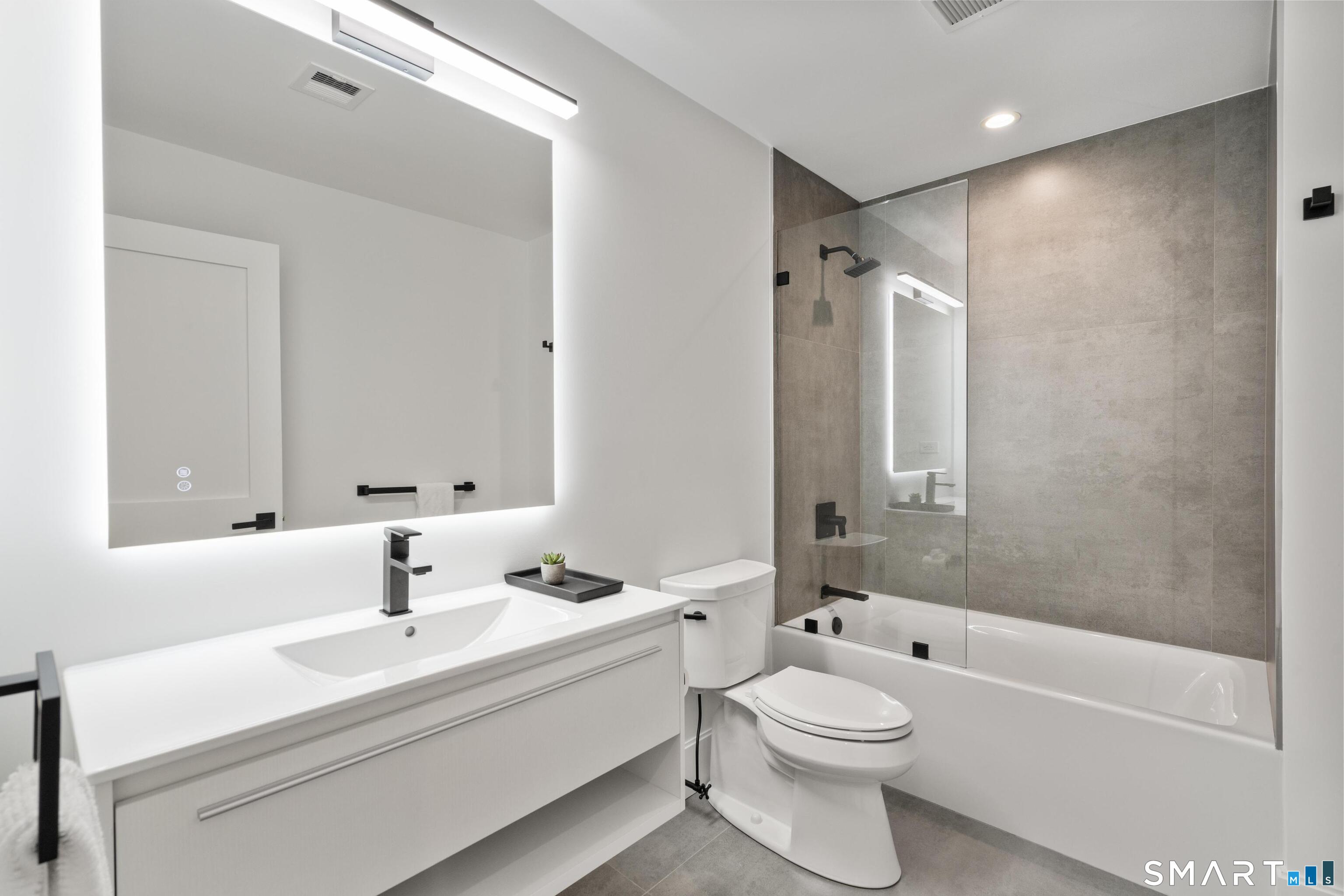 8 Holly Lane Newtown CT 06470