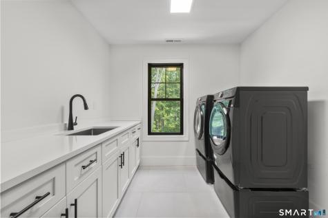 8 Holly Lane Newtown CT 06470