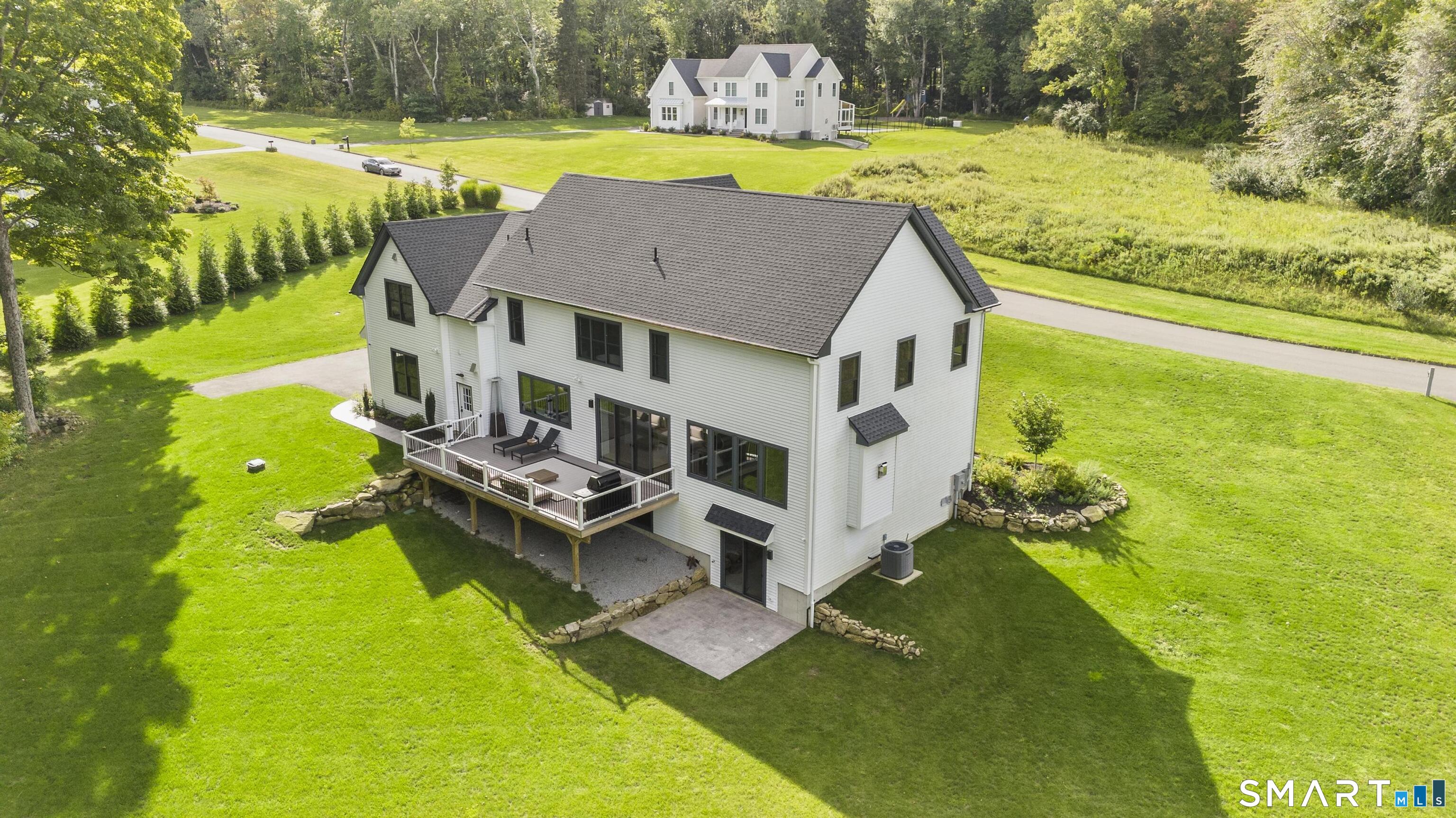 8 Holly Lane Newtown CT 06470