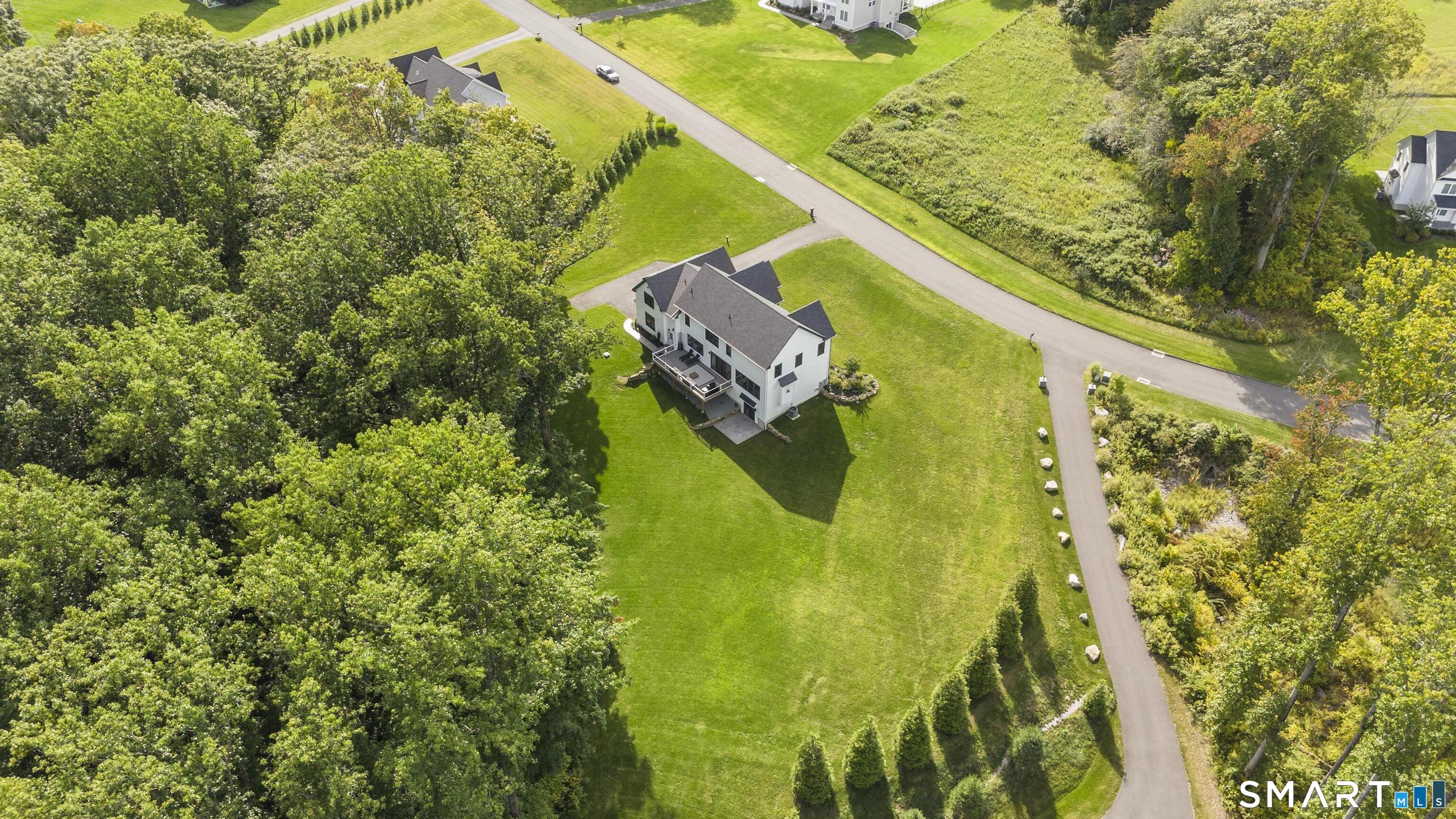 8 Holly Lane Newtown CT 06470