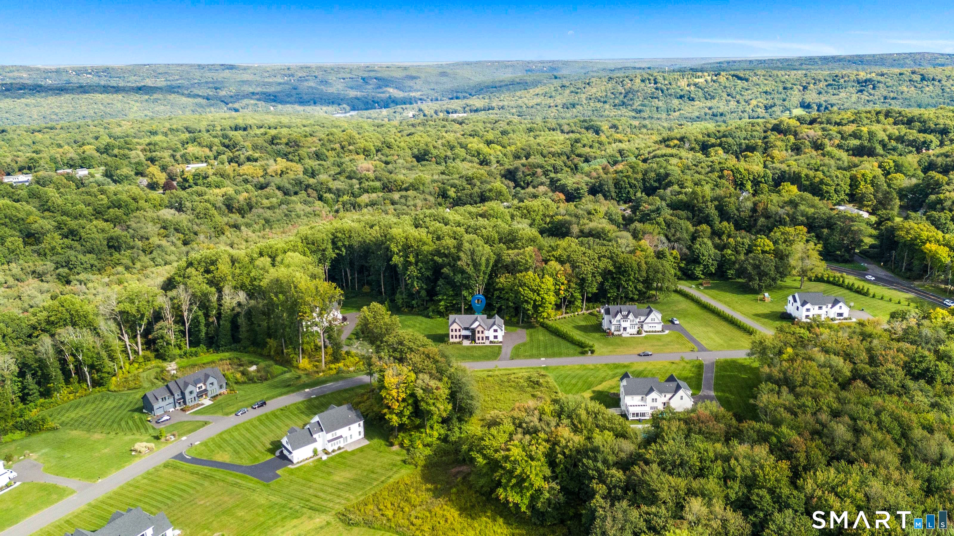 8 Holly Lane Newtown CT 06470