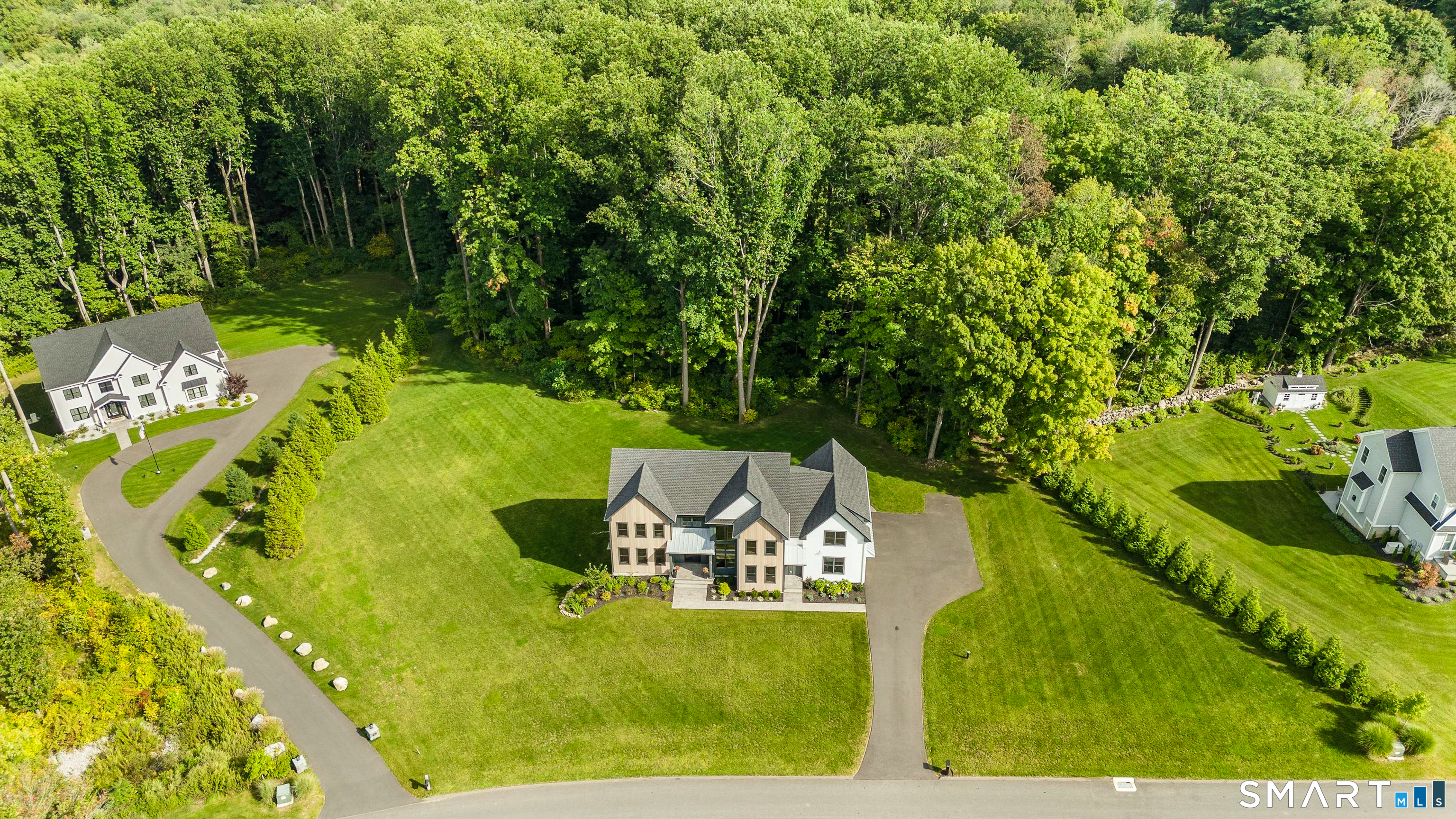 8 Holly Lane Newtown CT 06470