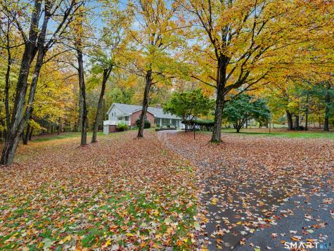 22 Maple Vale Drive Woodbridge CT 06525