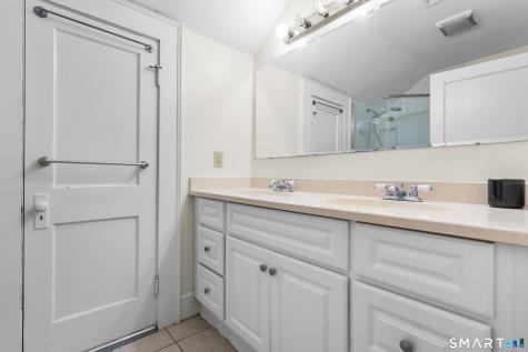 39 Oakridge Street Norwich CT 06360