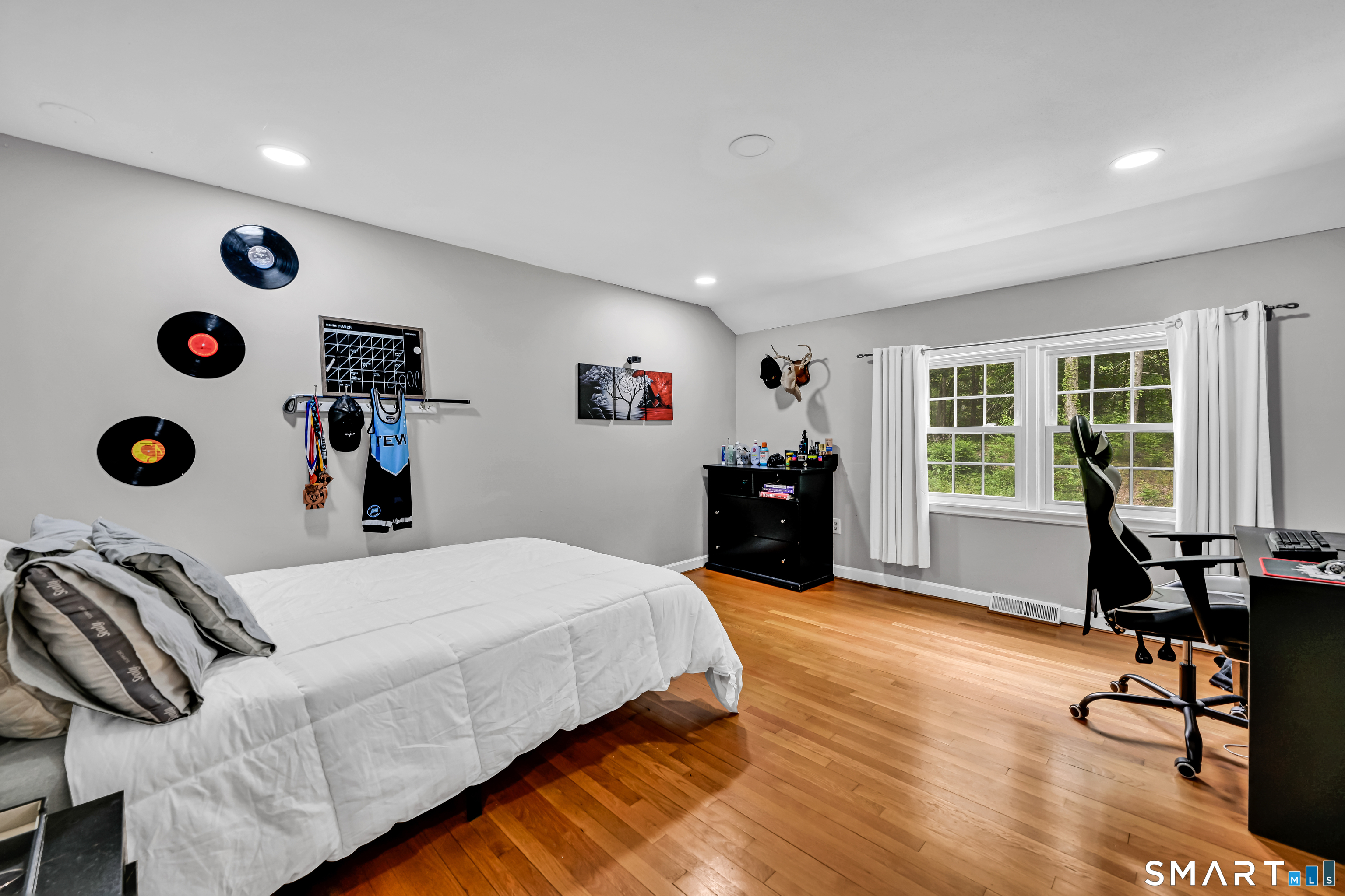 37 Madison Lane Simsbury CT 06092