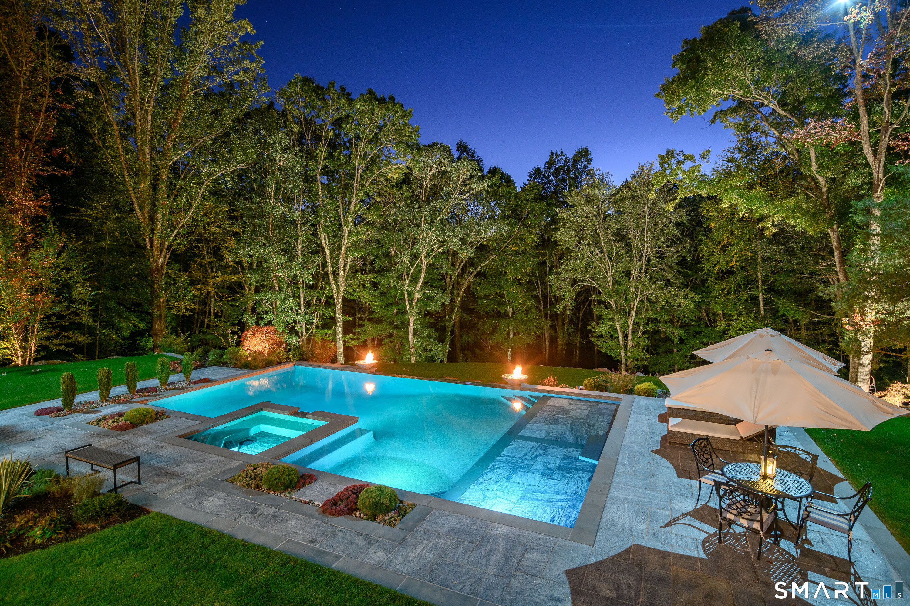 14 Merlins Lane Newtown CT 06470