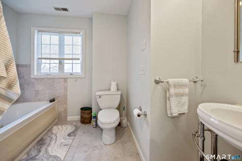 27 Amber Place Waterbury CT 06705