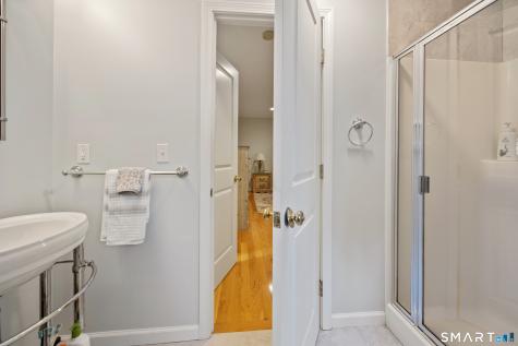 27 Amber Place Waterbury CT 06705