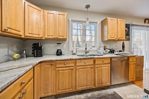 27 Amber Place Waterbury CT 06705