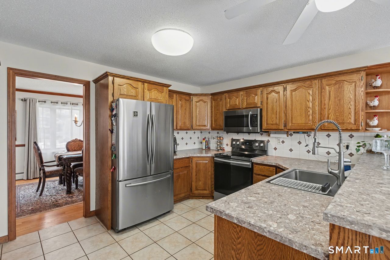 13 Fitzmaurice Circle Windsor CT 06095