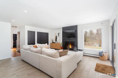 6 Daniels Drive Danbury CT 06811