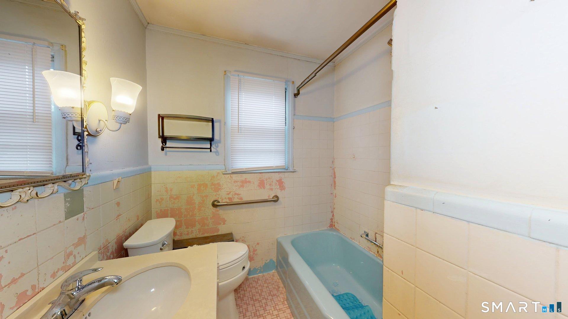 35 Sunset Street New London CT 06320