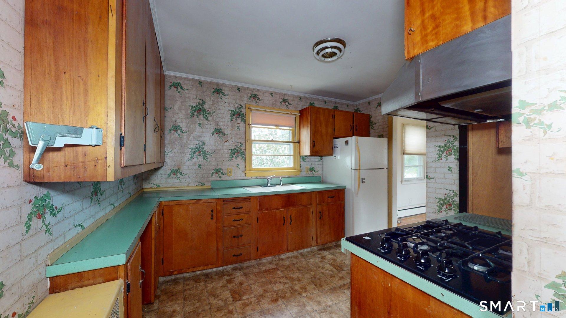 35 Sunset Street New London CT 06320