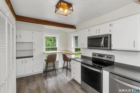 320 Mapleton Avenue Suffield CT 06078