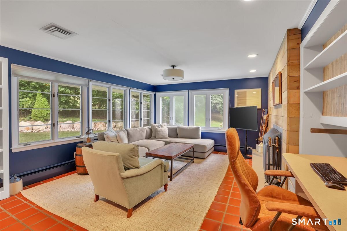 19 Tanglewood Road West Hartford CT 06117