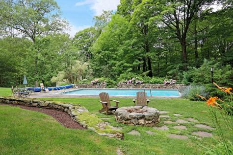 8 Strawberry Ridge Road Ridgefield CT 06877
