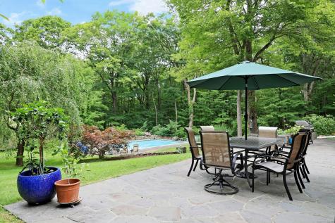 8 Strawberry Ridge Road Ridgefield CT 06877