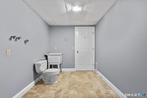 63 Oakcrest Circle Waterbury CT 06708
