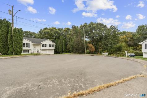 63 Oakcrest Circle Waterbury CT 06708