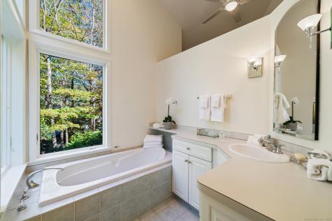 34 Echo Valley Road Newtown CT 06470