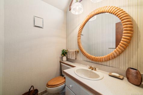 34 Echo Valley Road Newtown CT 06470