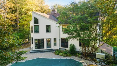 34 Echo Valley Road Newtown CT 06470