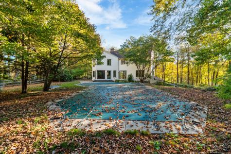 34 Echo Valley Road Newtown CT 06470